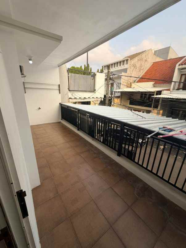 dijual rumah gading griya lestari