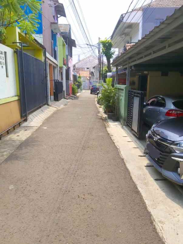 dijual rumah gandaria