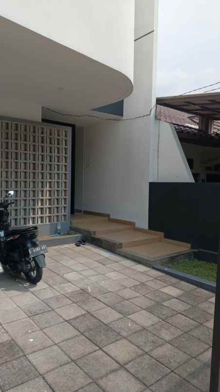 dijual rumah gayung kebonsari