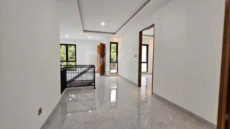 dijual rumah gr graha raya