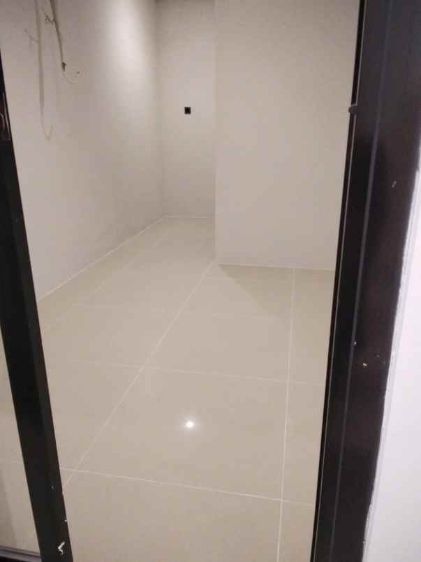 dijual rumah grand pakuwon