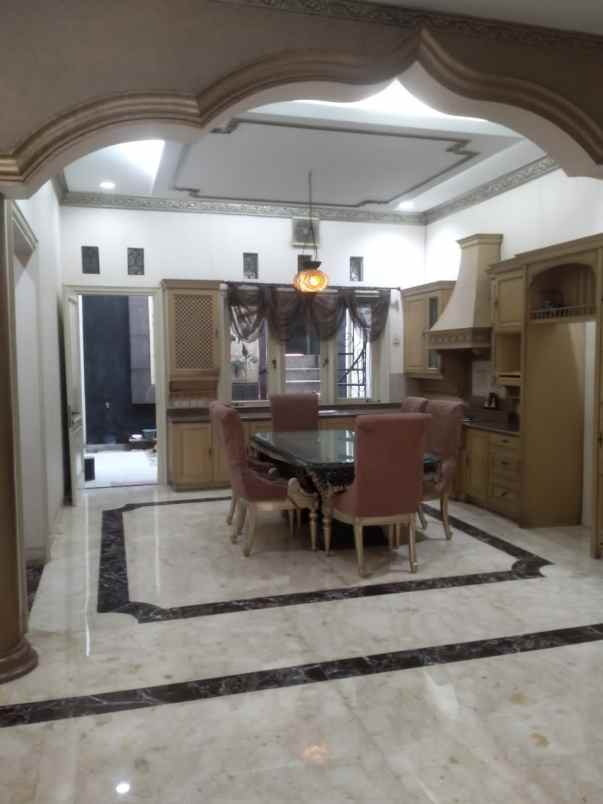 dijual rumah grogol utara