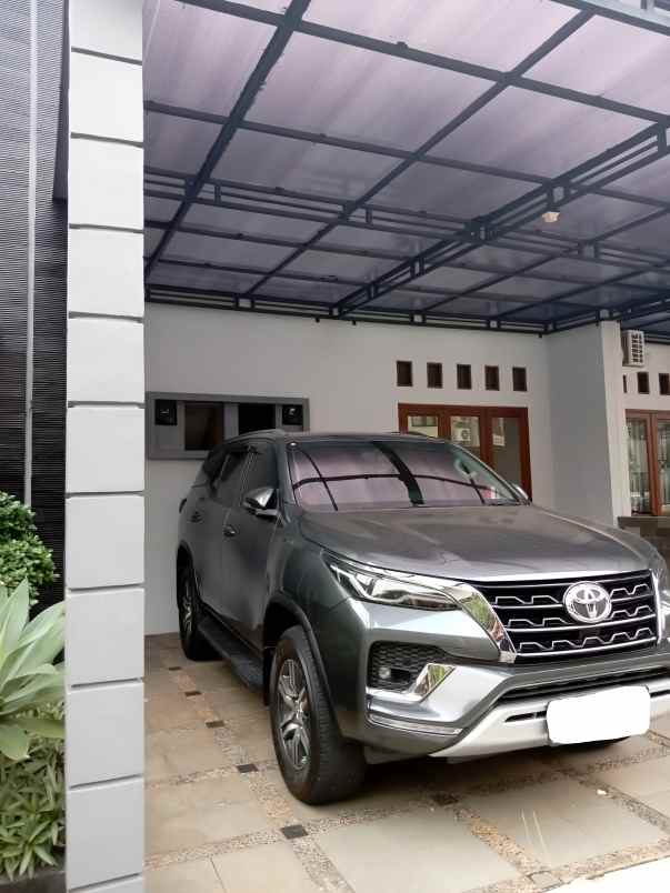dijual rumah gunung raya cirendeu