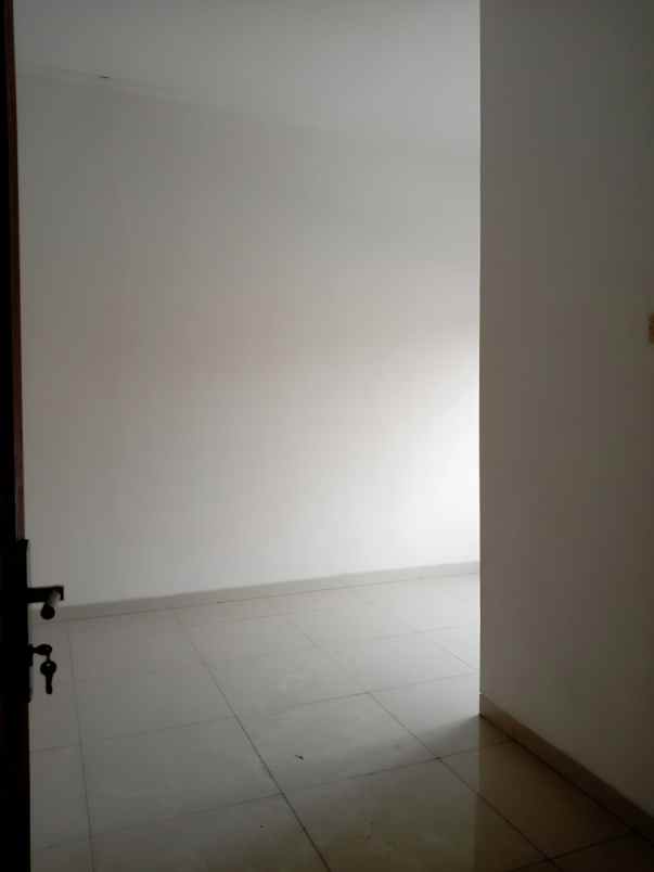 dijual rumah gunung raya cirendeu