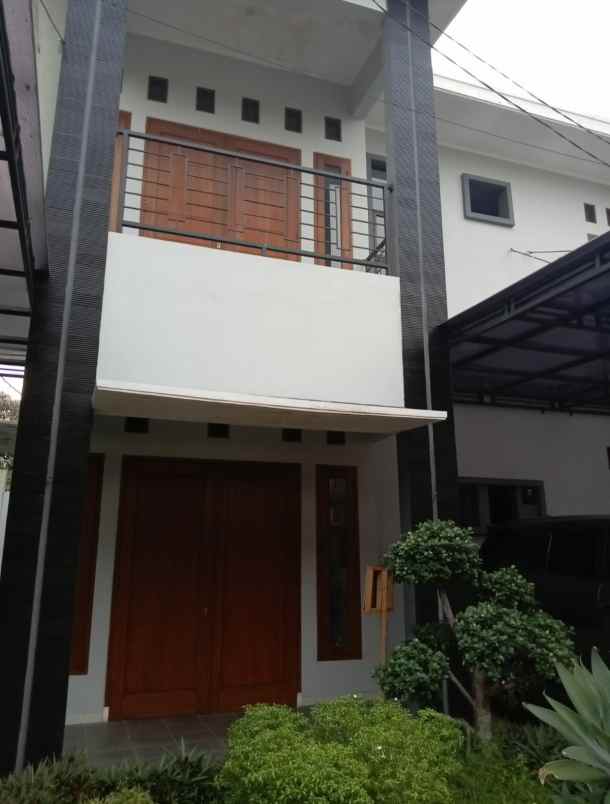 dijual rumah gunung raya cirendeu