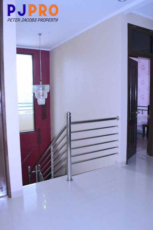 dijual rumah harapan indah dalam cluster