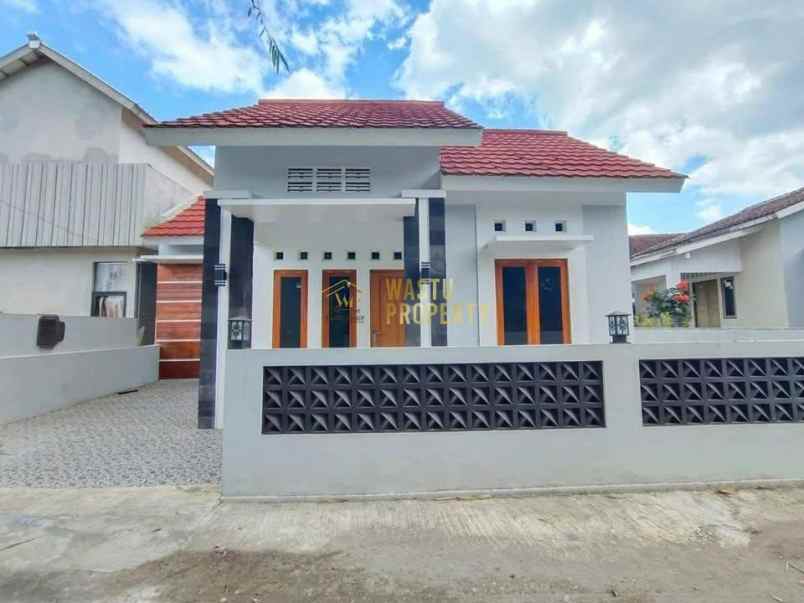 dijual rumah harjobinangun