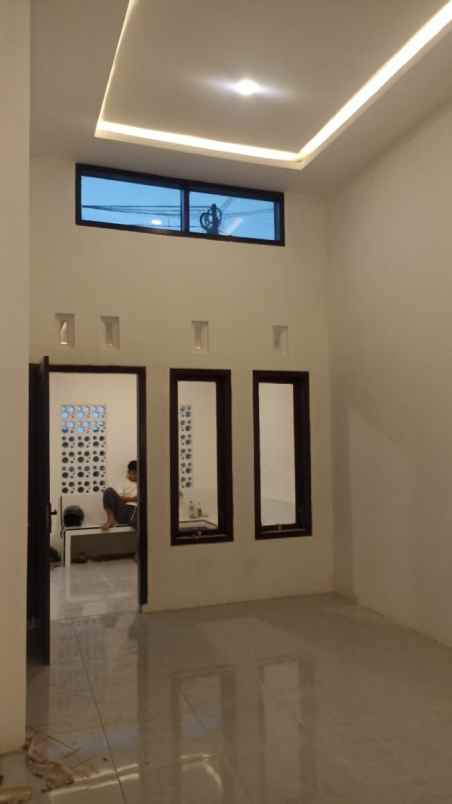 dijual rumah istana bandara pakis malang