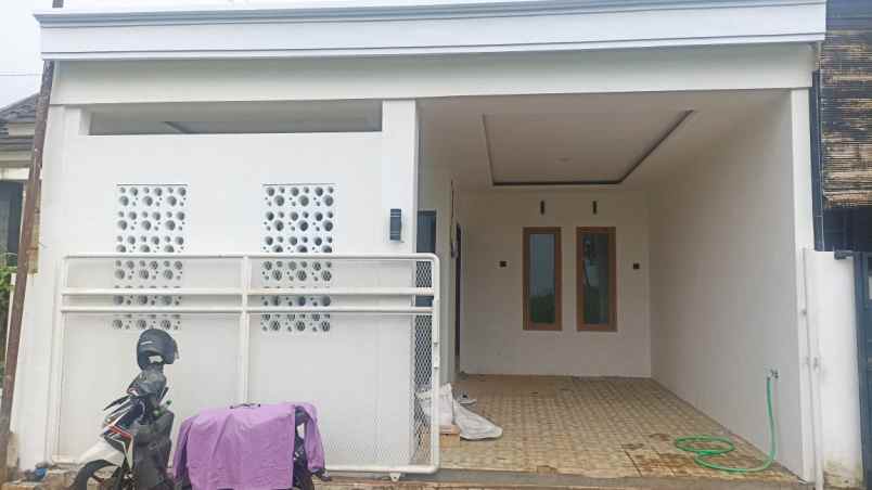 dijual rumah istana bandara pakis malang