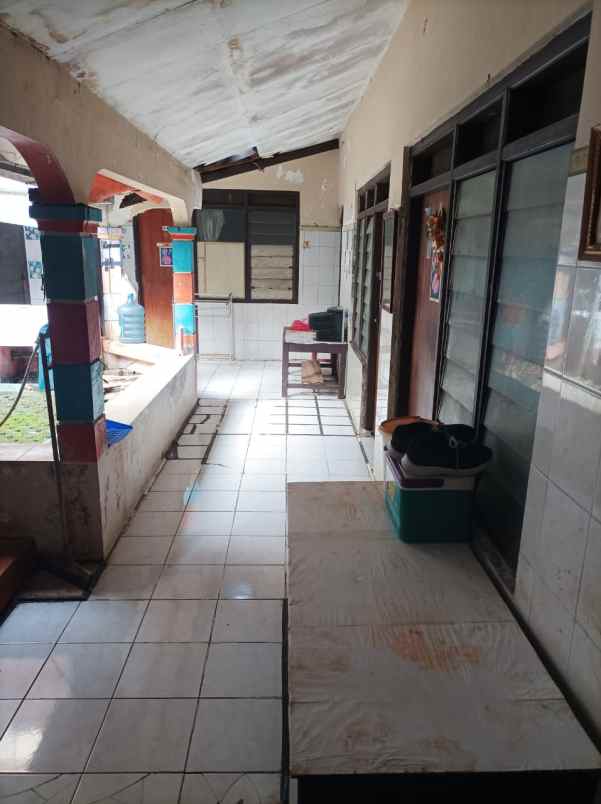 dijual rumah jalan badak