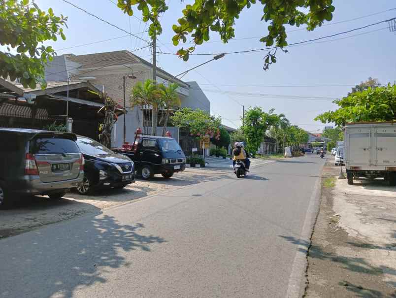 dijual rumah jalan badak