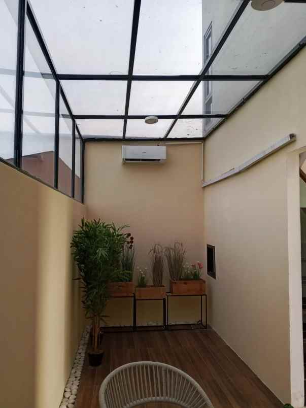 dijual rumah jalan belouvard cinity