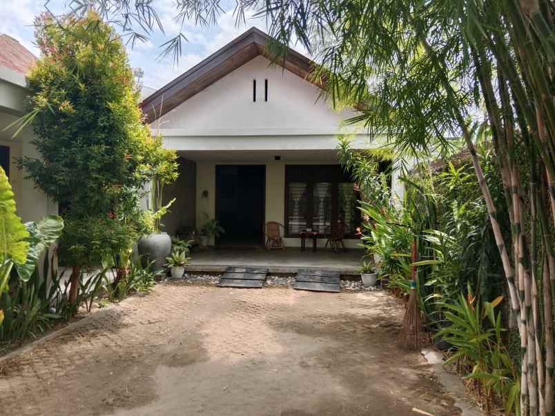 dijual rumah jalan brigjen katamso lrg