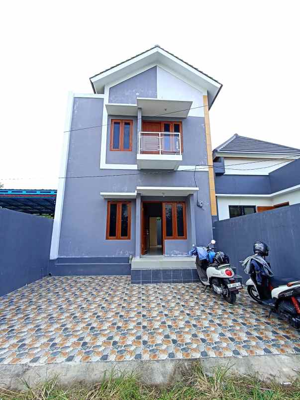 dijual rumah jalan kaliurang km 13