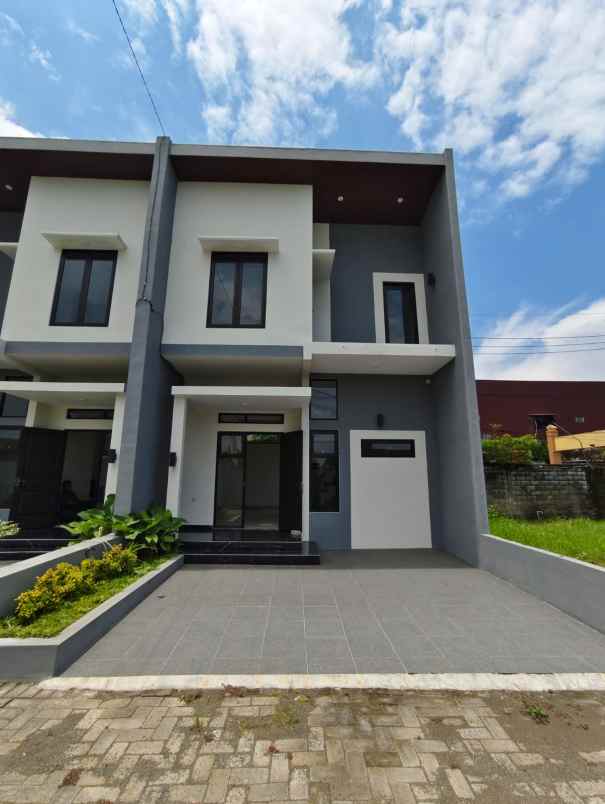 dijual rumah jalan pelabuhan ketapang