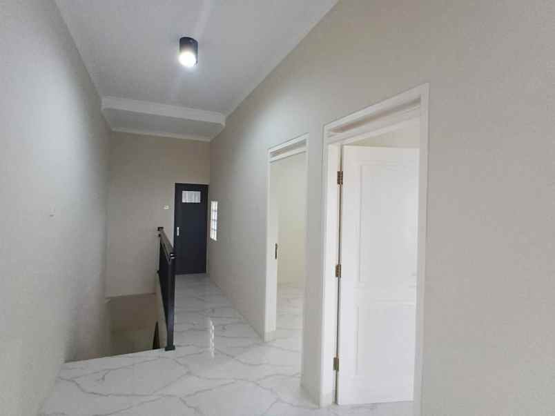 dijual rumah jalan permana