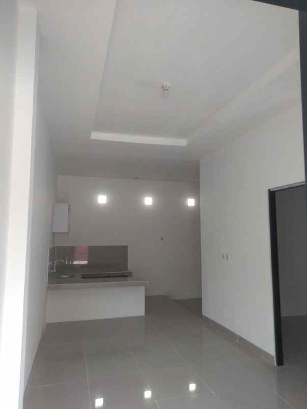 dijual rumah jalan raya bedahan