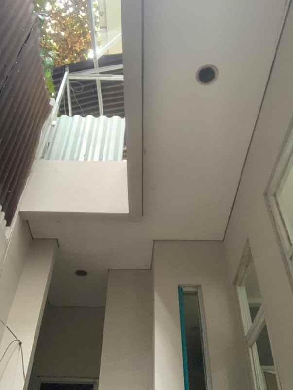 dijual rumah jalan raya bintaro ciputat