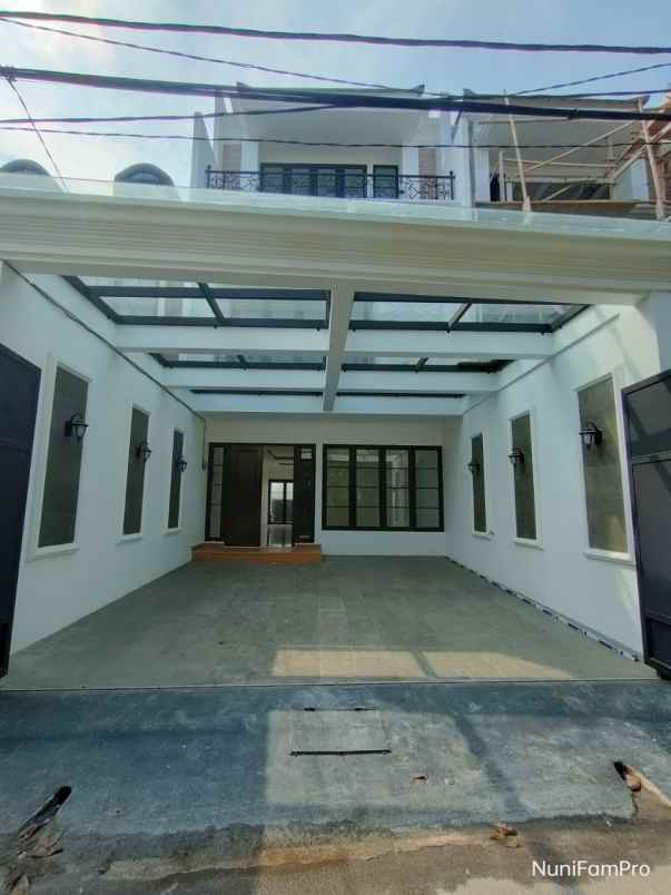 dijual rumah jalan raya bintaro veteran