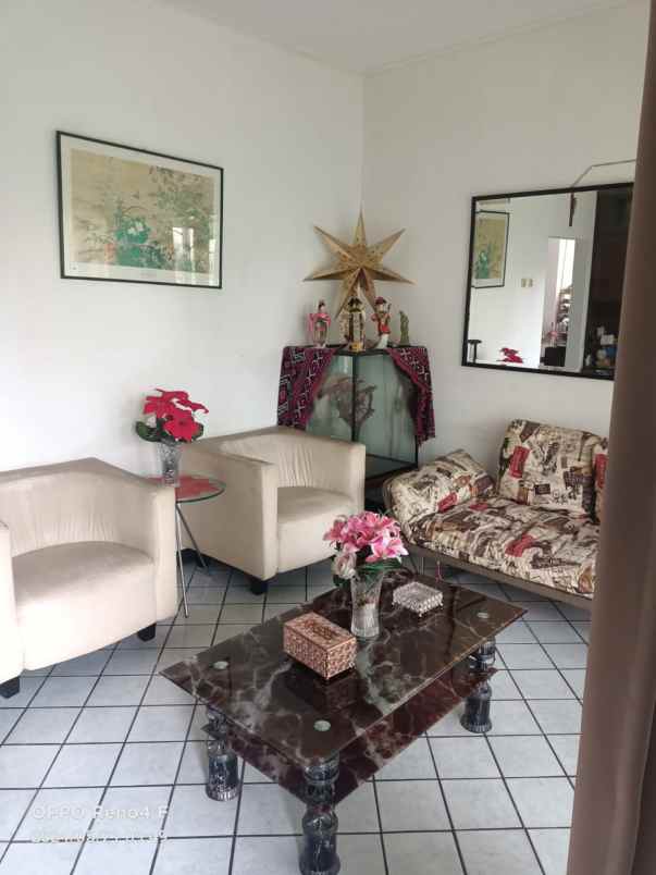 dijual rumah jalan raya cinere komplek