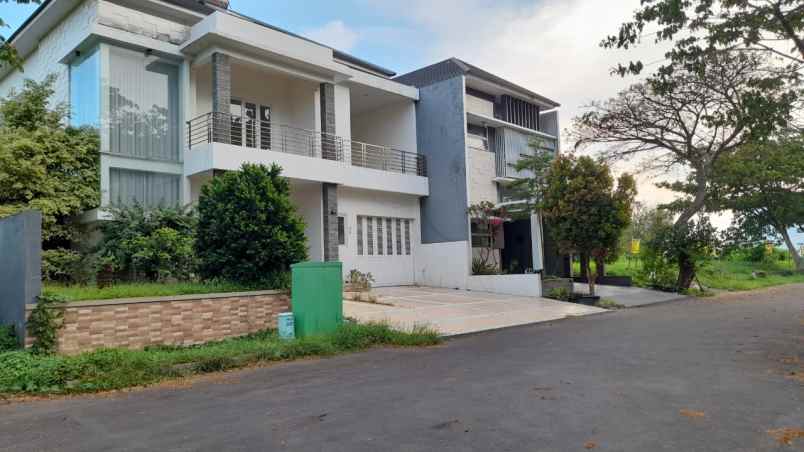 dijual rumah jalan raya cipto