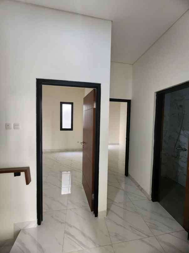 dijual rumah jalan raya graha bintaro