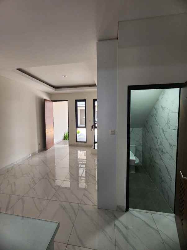 dijual rumah jalan raya graha bintaro