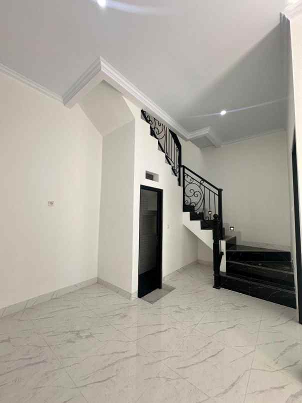 dijual rumah jalan raya jagakarsa