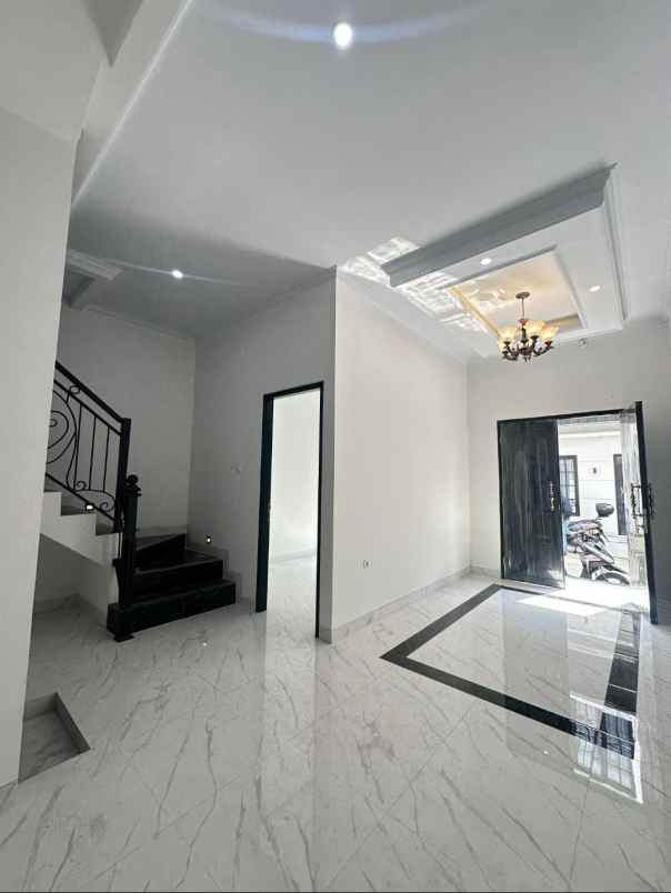 dijual rumah jalan raya jagakarsa