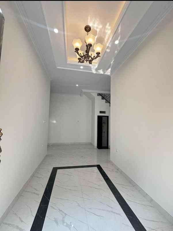 dijual rumah jalan raya jagakarsa