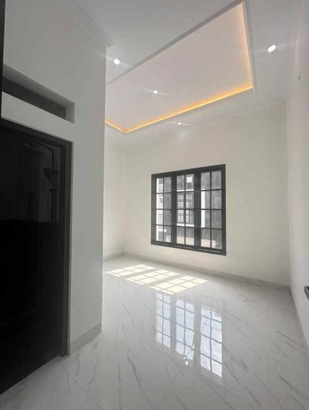 dijual rumah jalan raya jagakarsa