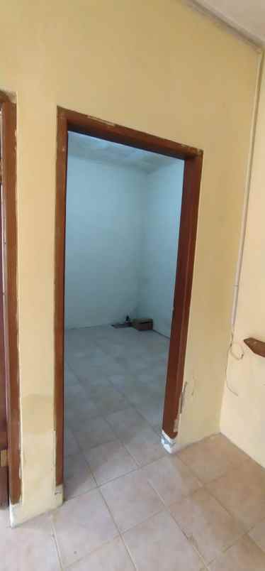 dijual rumah jalan raya mampang