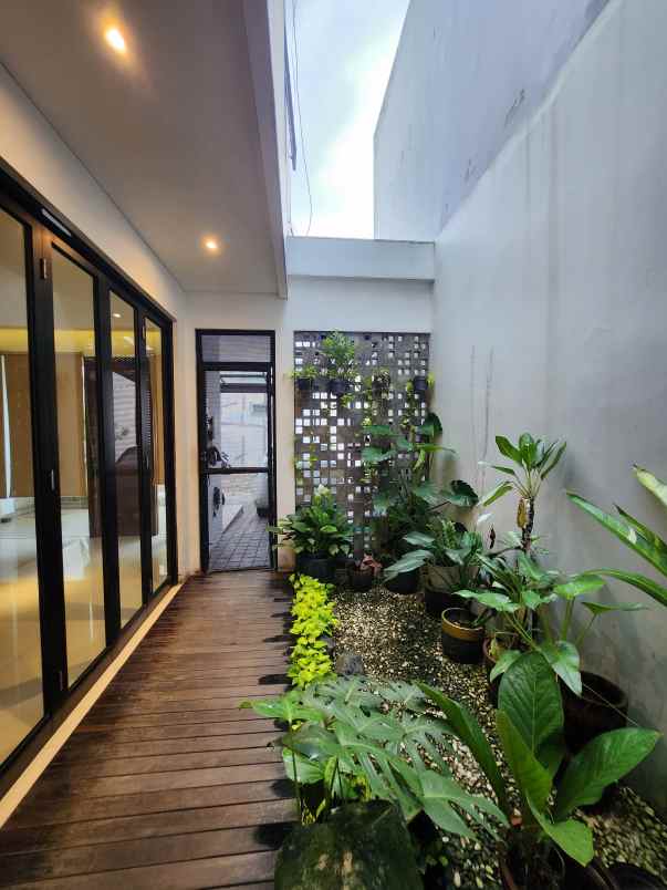 dijual rumah jalan raya rc veteran bintaro