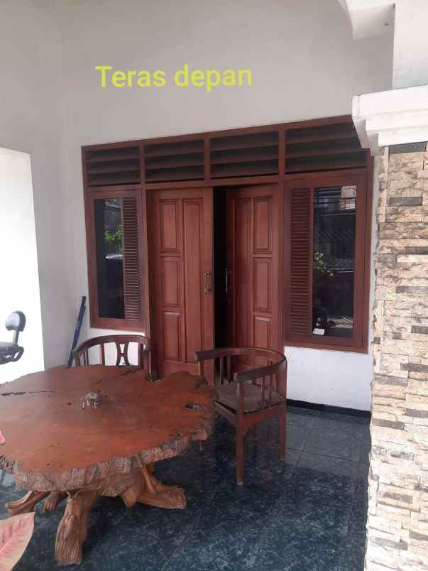 dijual rumah jalan semanggi