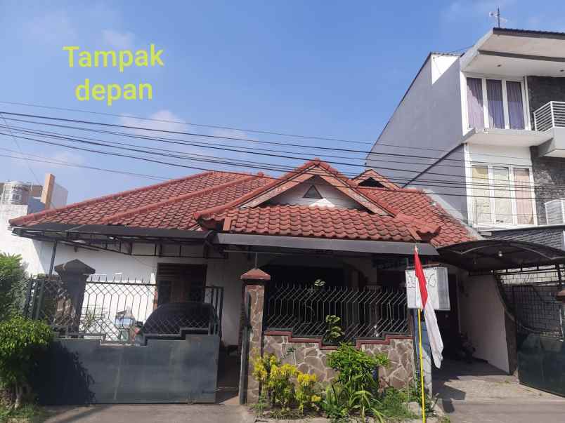 dijual rumah jalan semanggi