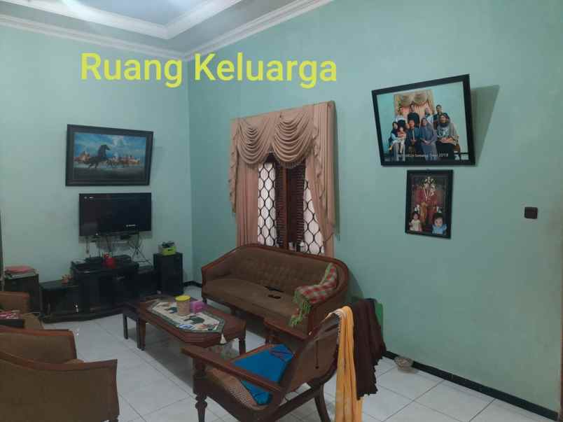 dijual rumah jalan semanggi