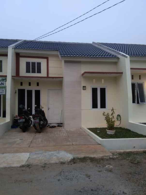 dijual rumah jalan serua