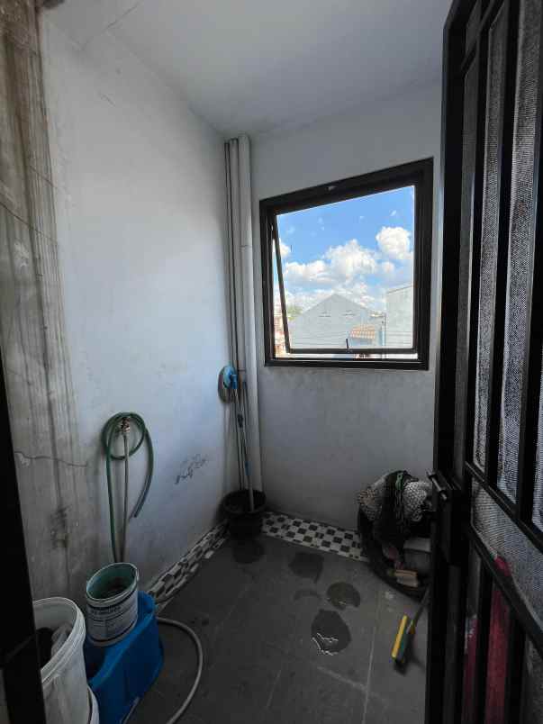 dijual rumah jalan teratai cibodas