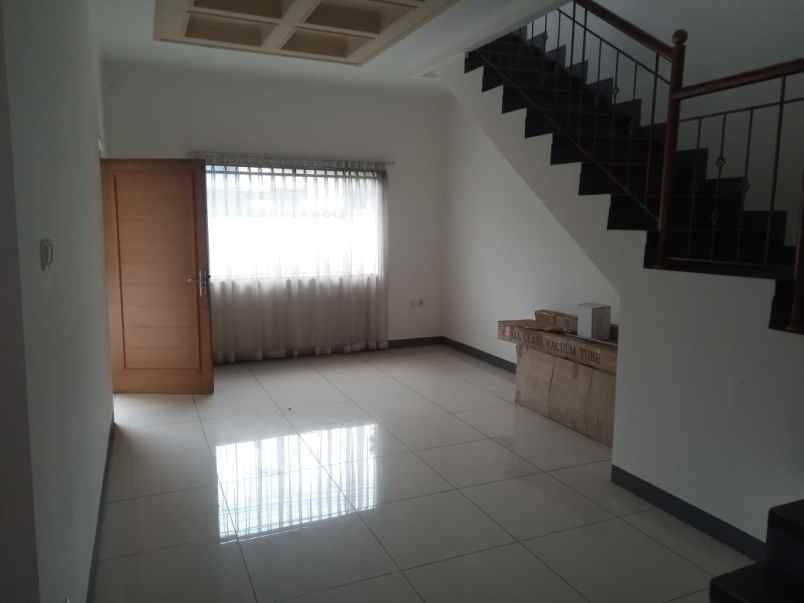 dijual rumah jl batu indah