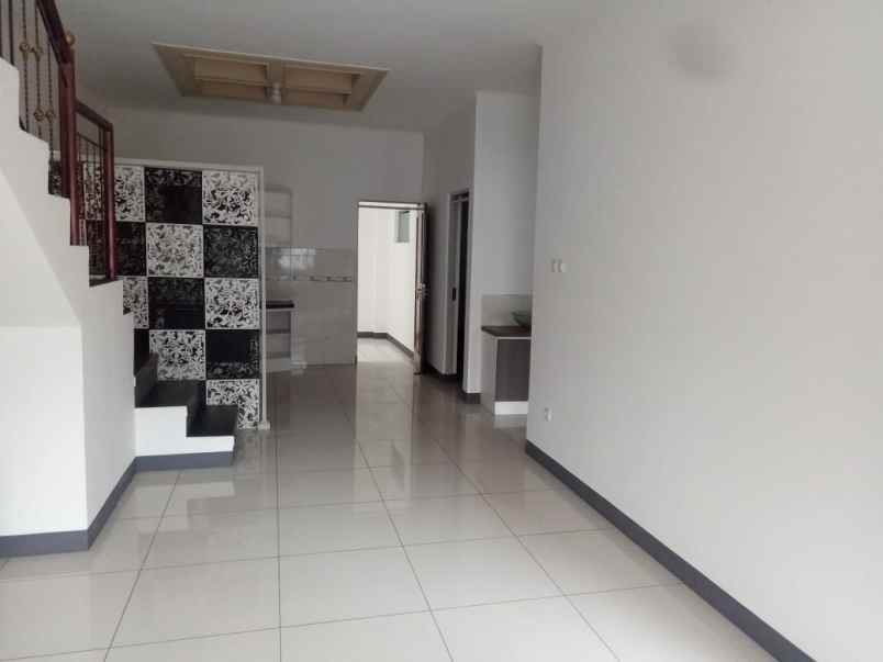 dijual rumah jl batu indah