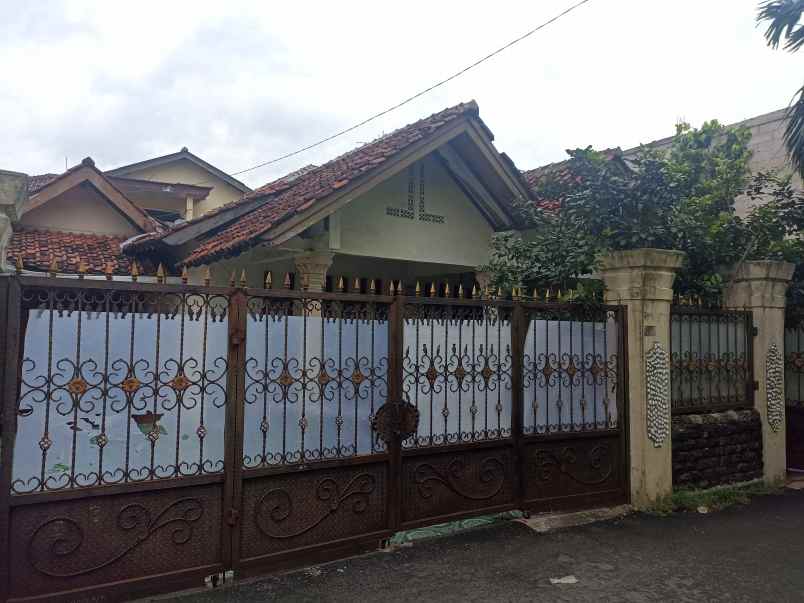 dijual rumah jl buni malaka