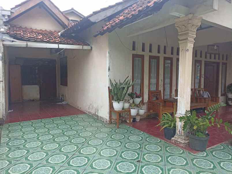 dijual rumah jl buni malaka