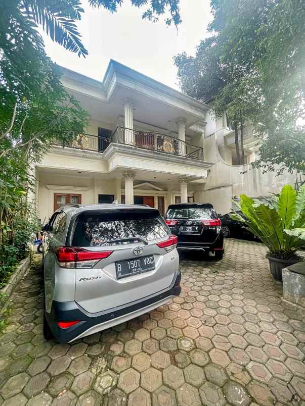 dijual rumah jl iskandar raya kebayoran