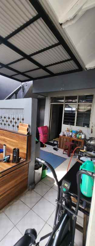 dijual rumah jl kerinci blok j no 335