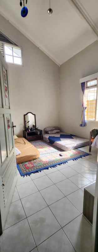 dijual rumah jl kerinci blok j no 335