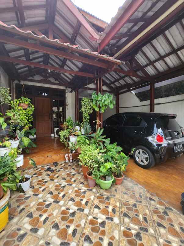 dijual rumah jl kolonel sugiono pondok