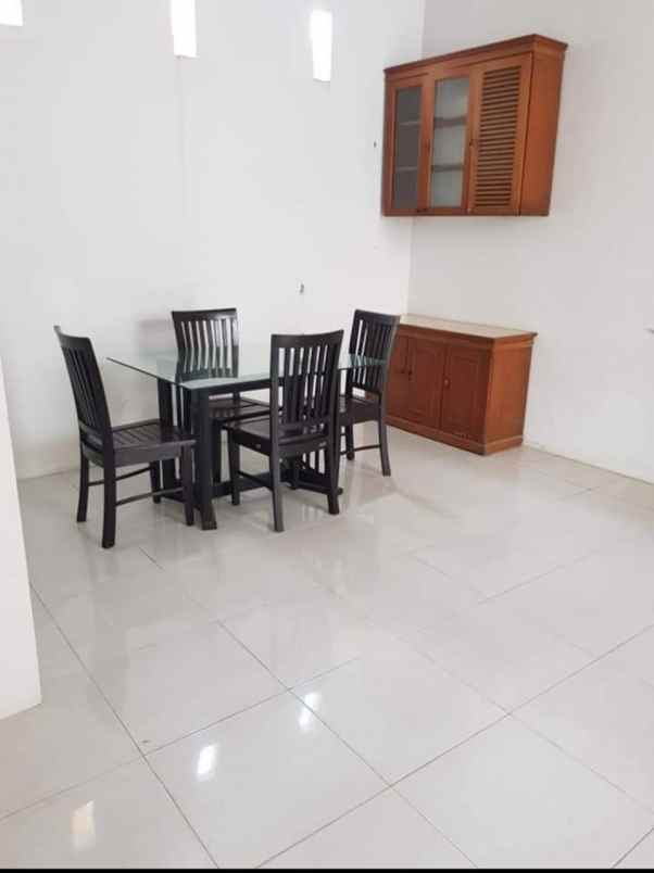 dijual rumah jl melur