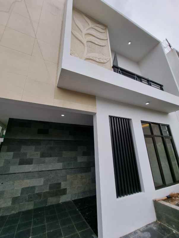 dijual rumah jl pangkalan jati