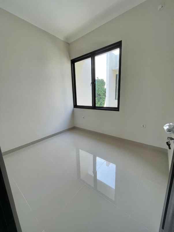 dijual rumah jl parakan pondok benda