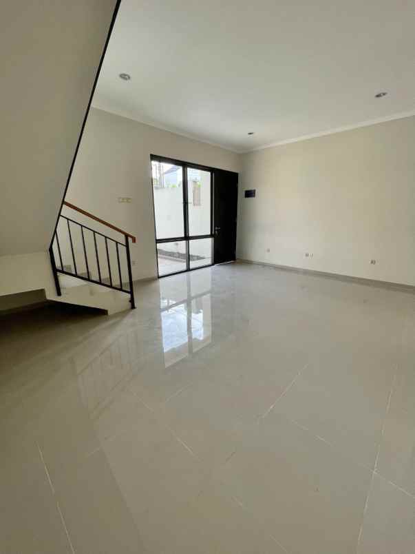 dijual rumah jl parakan pondok benda